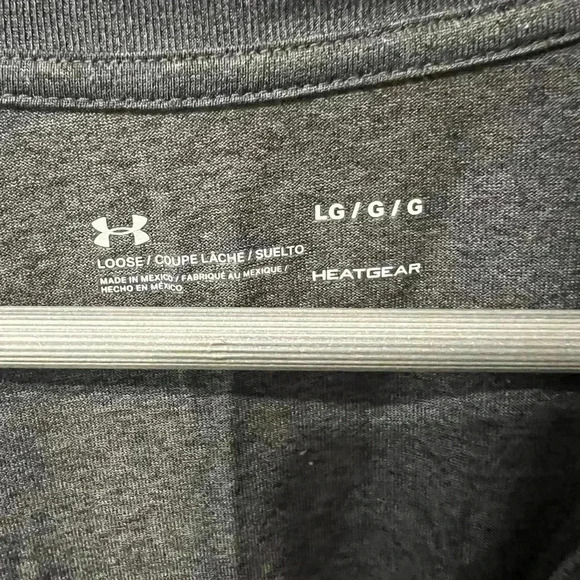 Under Armour Gray V-Neck Short Sleeve Top – Size Large - Picture 4 of 4